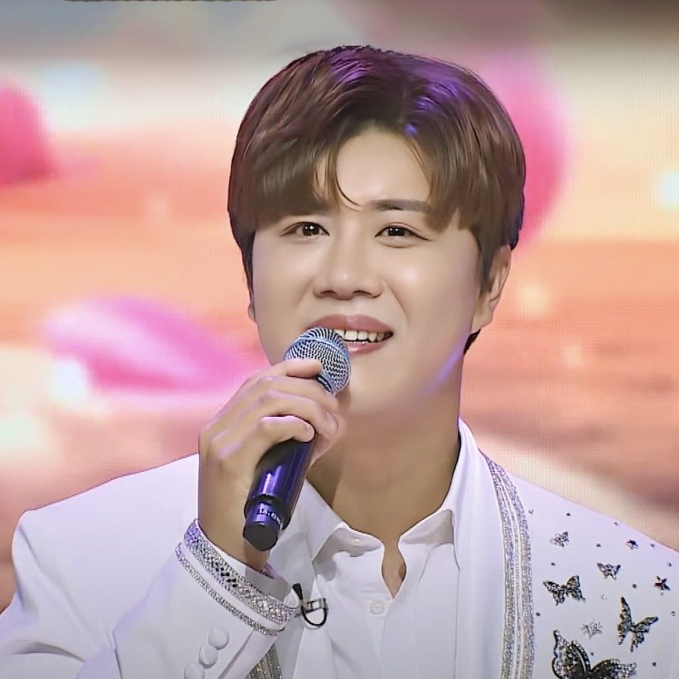 チン・ヘソンの最近の活動ショット