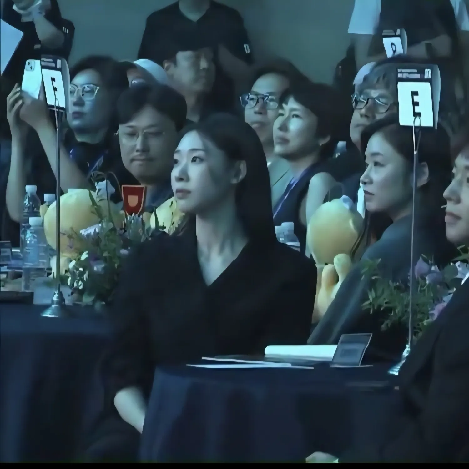 Behind-the-scenes cut of Han Yeji