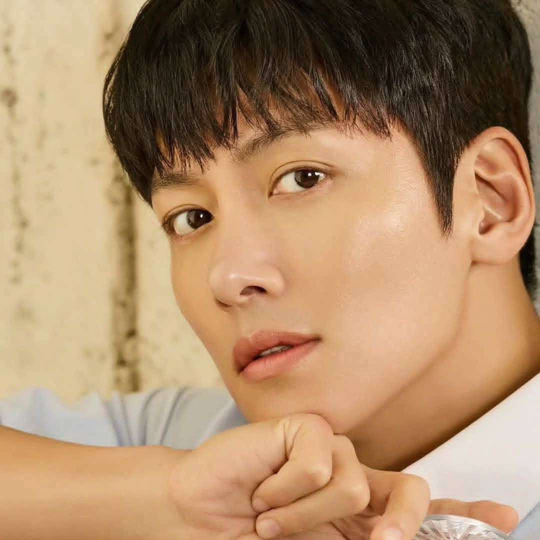 粉丝拍下的池昌旭瞬间