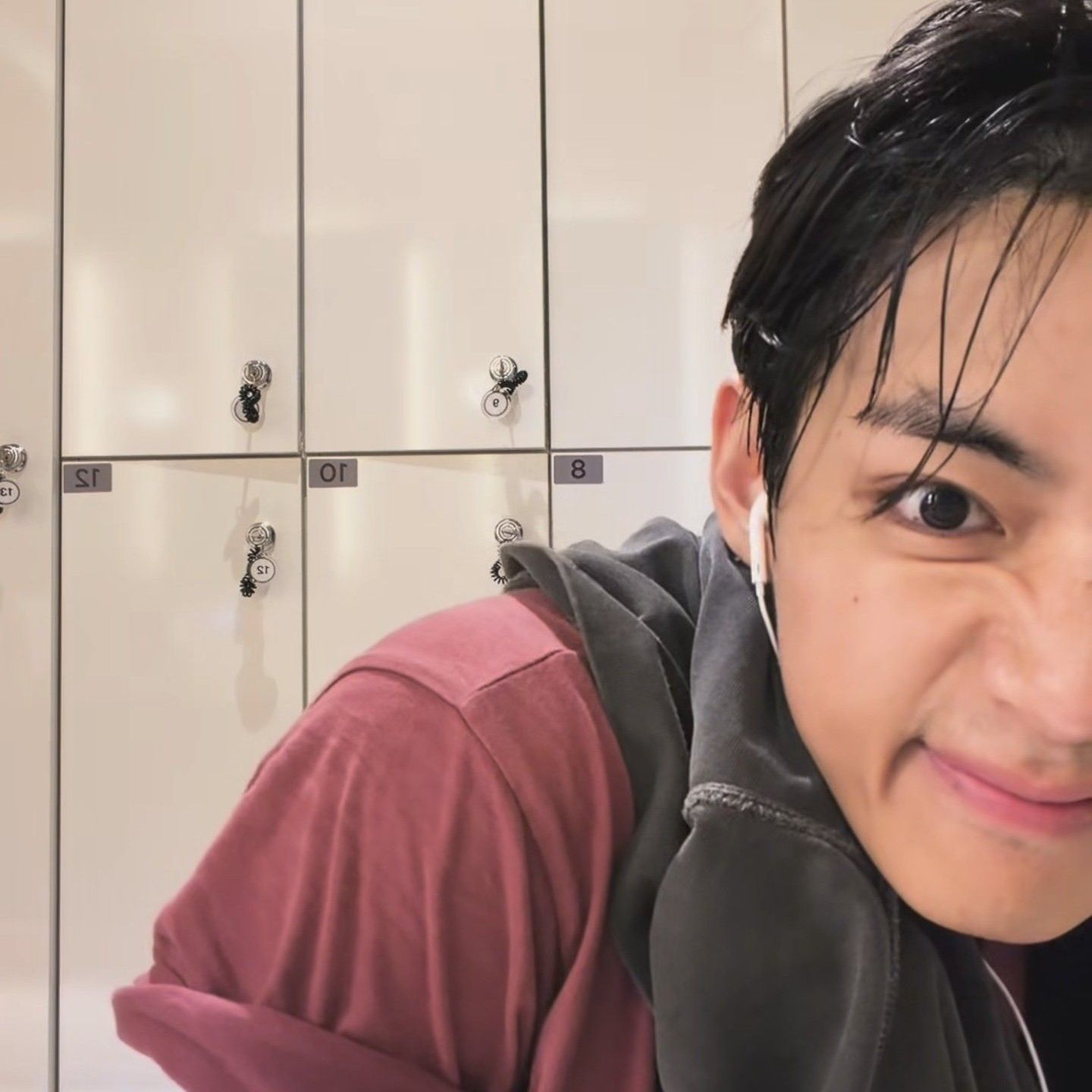 Recent activity shot of Kim Taehyung (V)