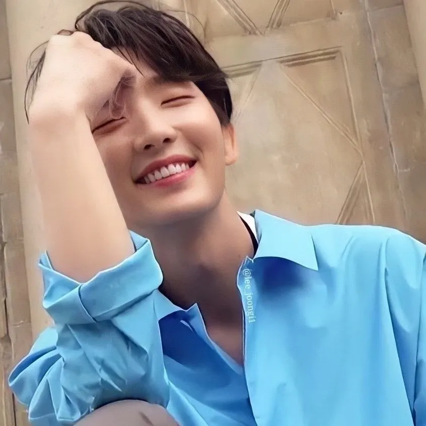 A moment captured by a fan of Lee Joongi