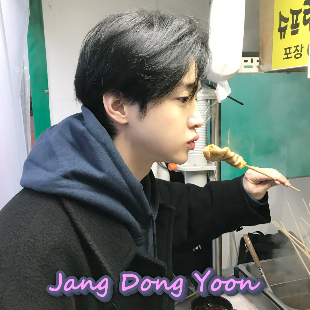 A moment captured by a fan of Jang Dongyoon