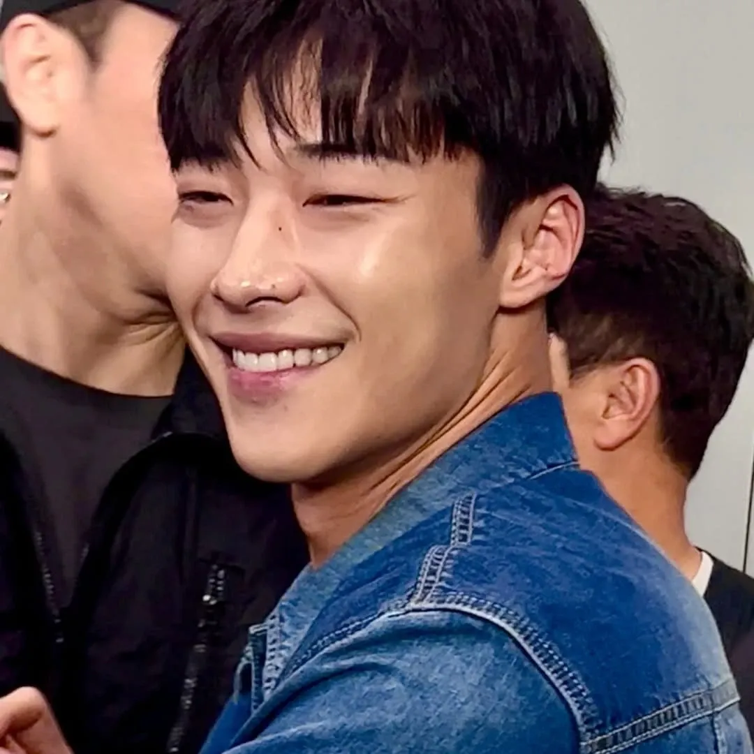 A moment captured by a fan of Woo Dohwan