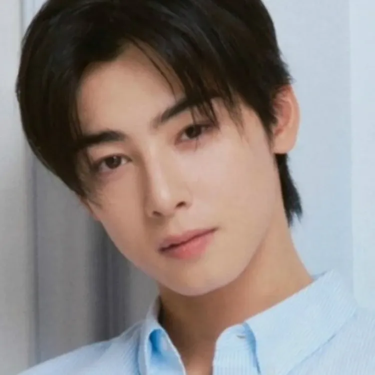 A moment captured by a fan of Cha Eunwoo