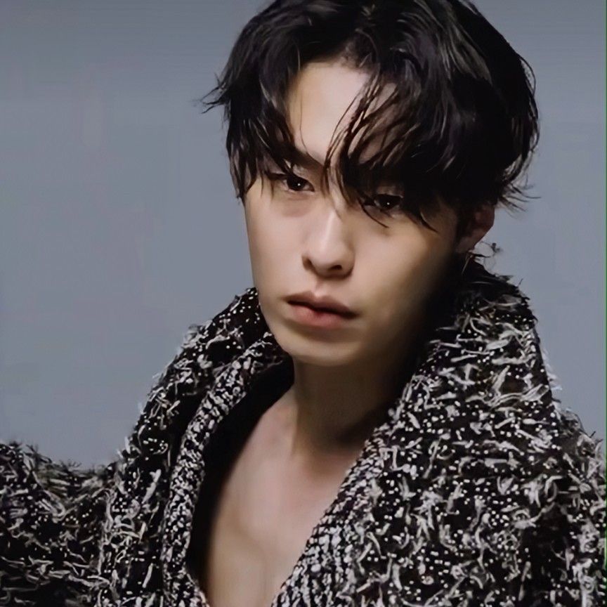 Recent activity shot of Lee Jaewook