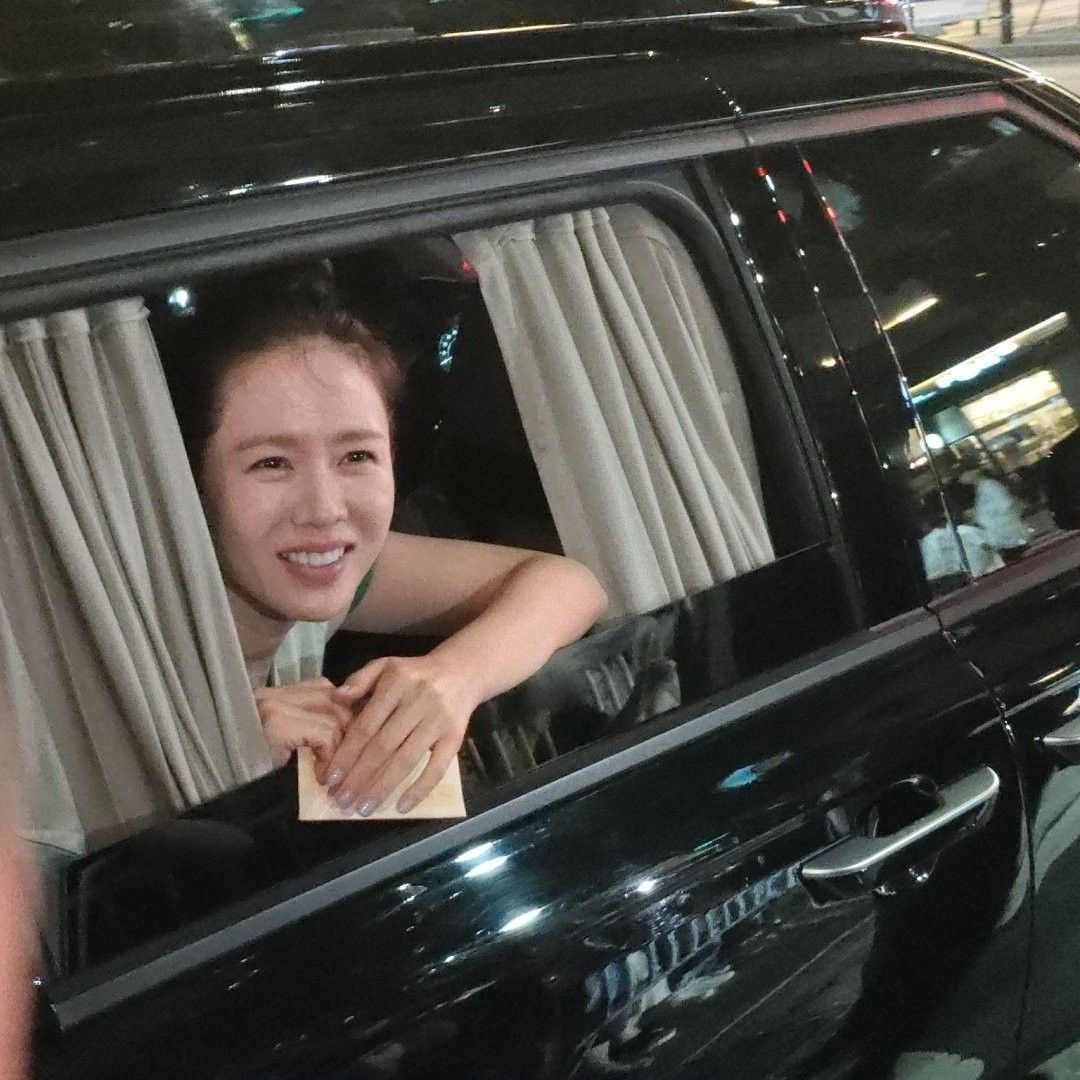 ソン・イェジンの最近の活動ショット