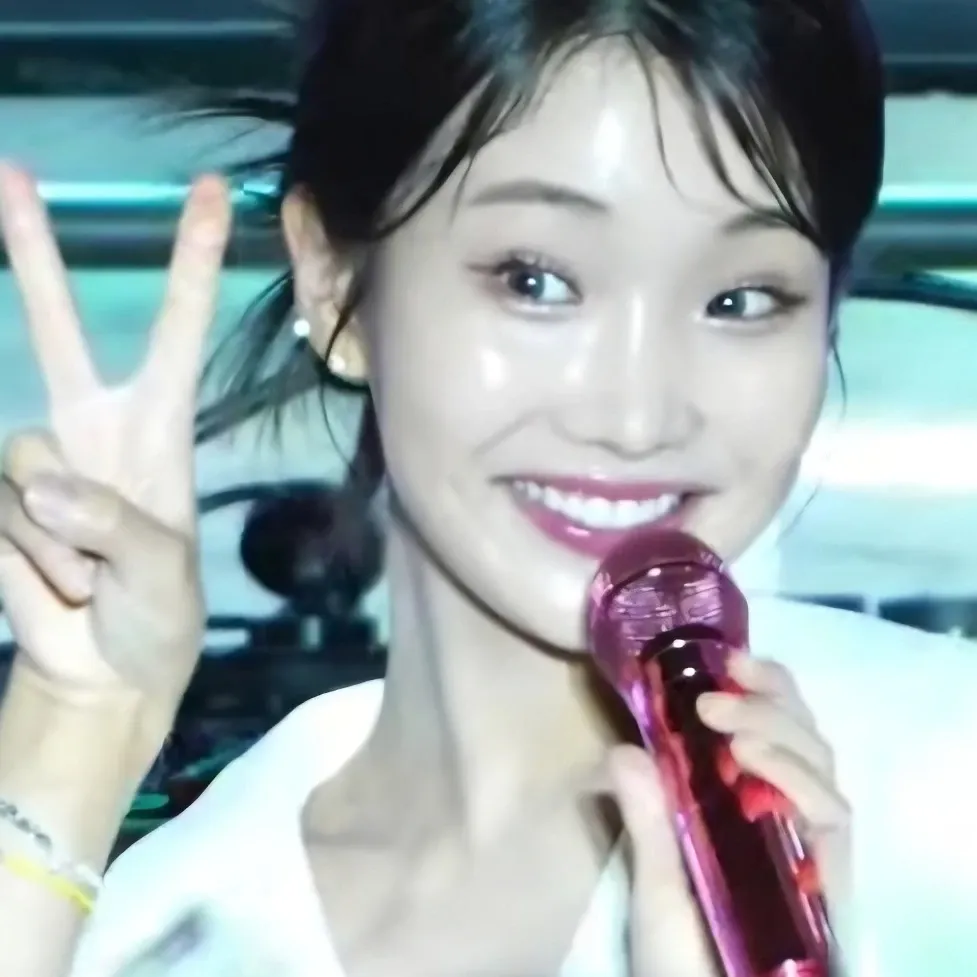 Behind-the-scenes cut of Kim Soyeon (2004)