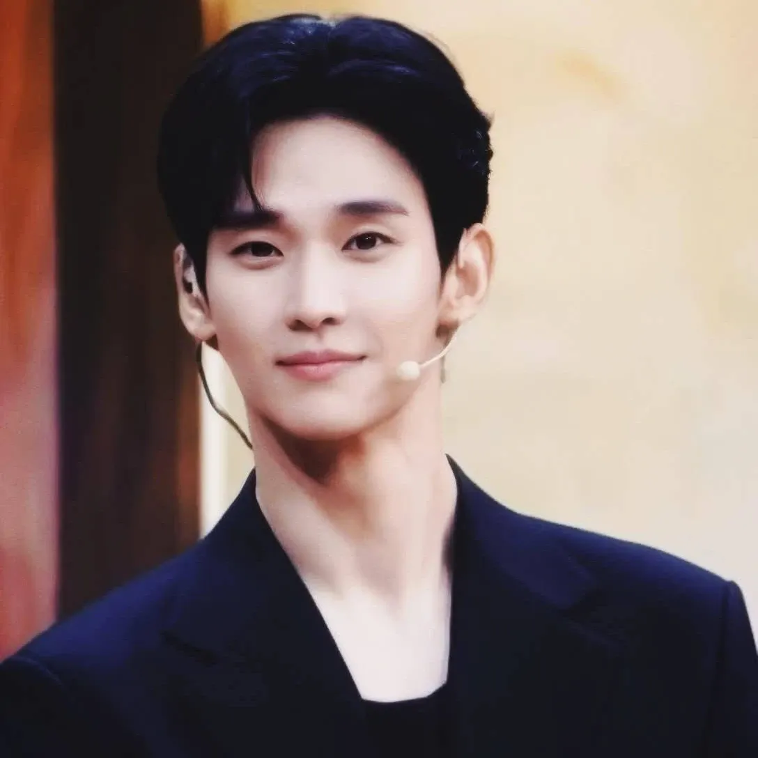 A moment captured by a fan of Kim Soohyun