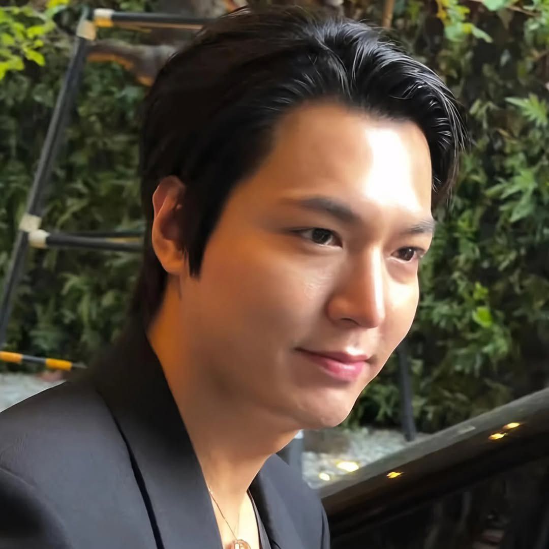 イ・ミンホの最近の活動ショット