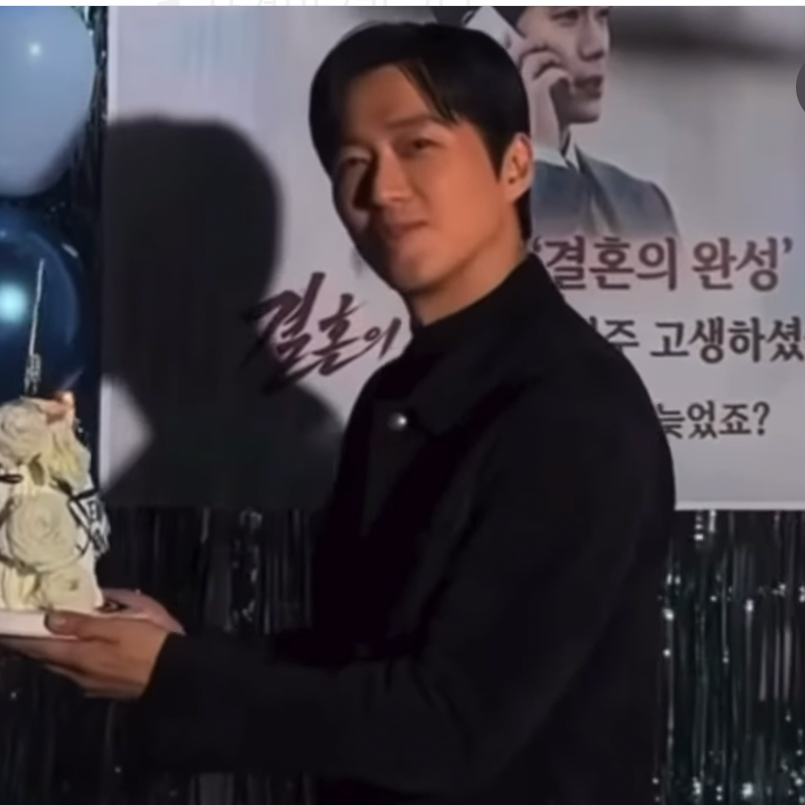 Behind-the-scenes cut of Namkoong Min