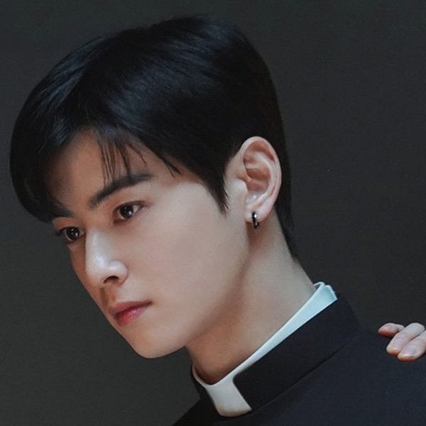 Latest photo of Cha Eunwoo