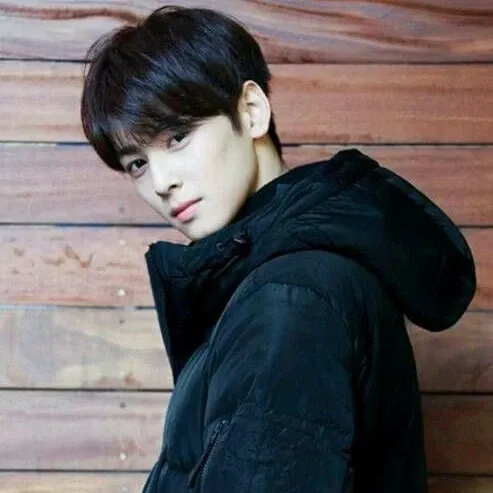 Behind-the-scenes cut of Cha Eunwoo