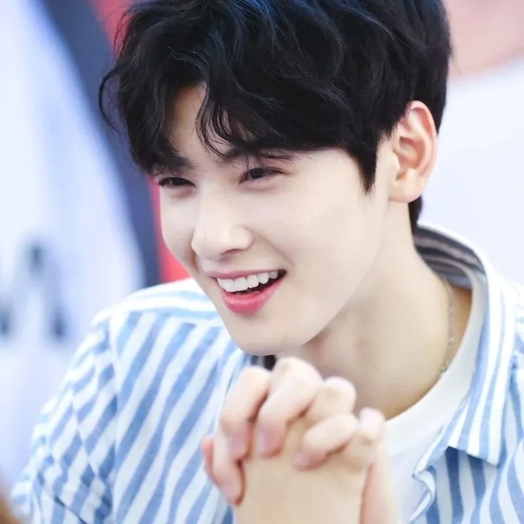 Recent activity shot of Cha Eunwoo