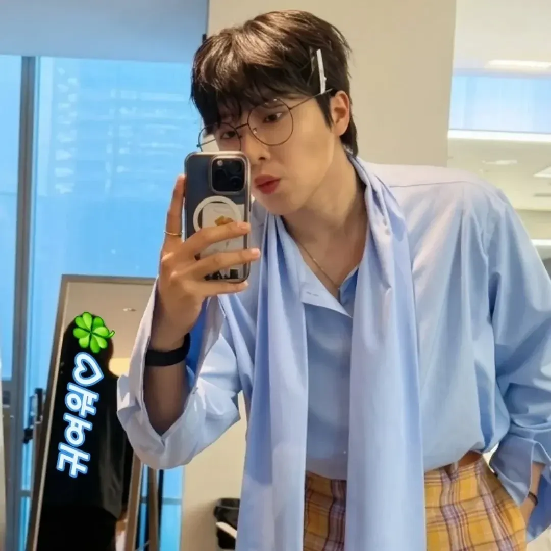 Behind-the-scenes cut of Hwang Yunsung