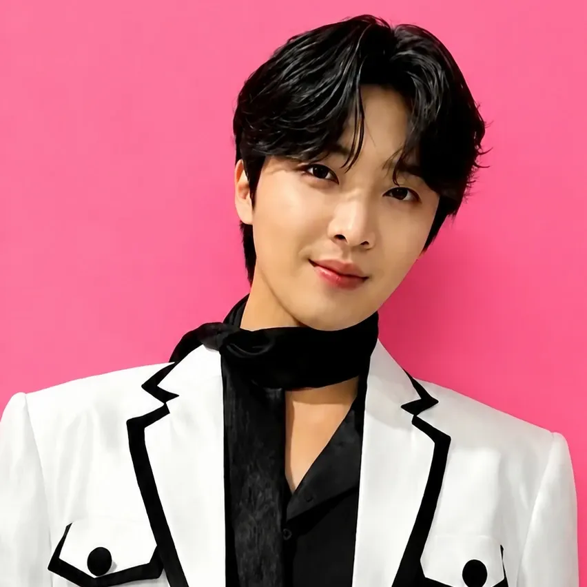 Latest photo of Hwang Yunsung