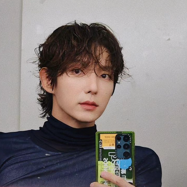 A moment captured by a fan of Lee Joongi