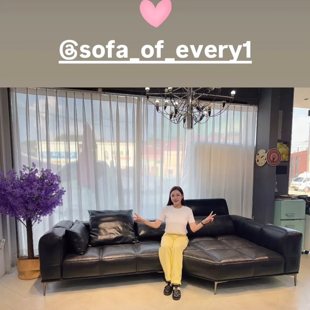 A moment captured by a fan of Song Gain