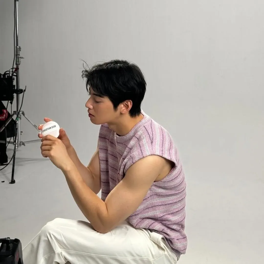 Recent activity shot of Cha Eunwoo