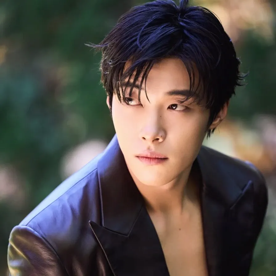 A moment captured by a fan of Woo Dohwan