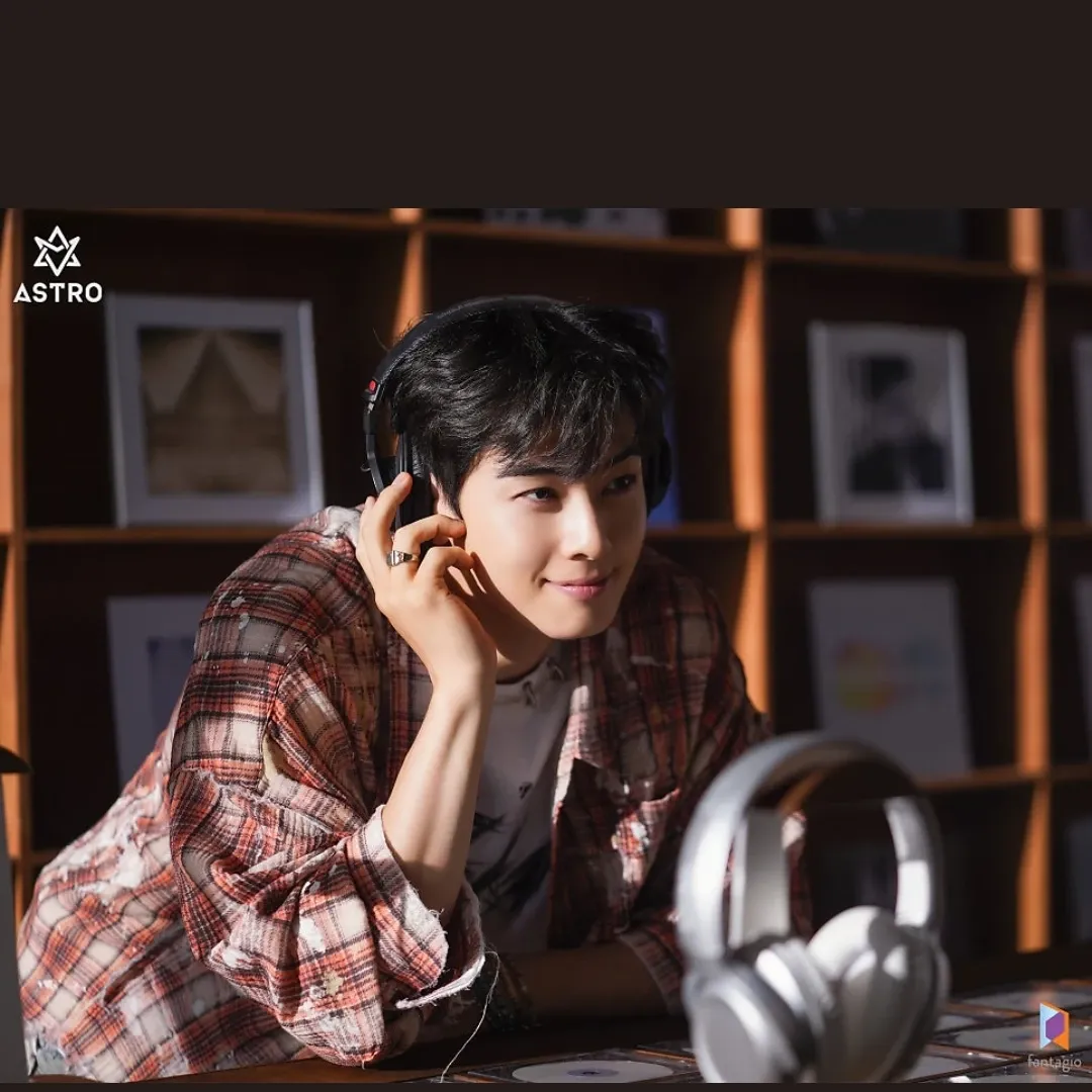 Latest photo of Cha Eunwoo