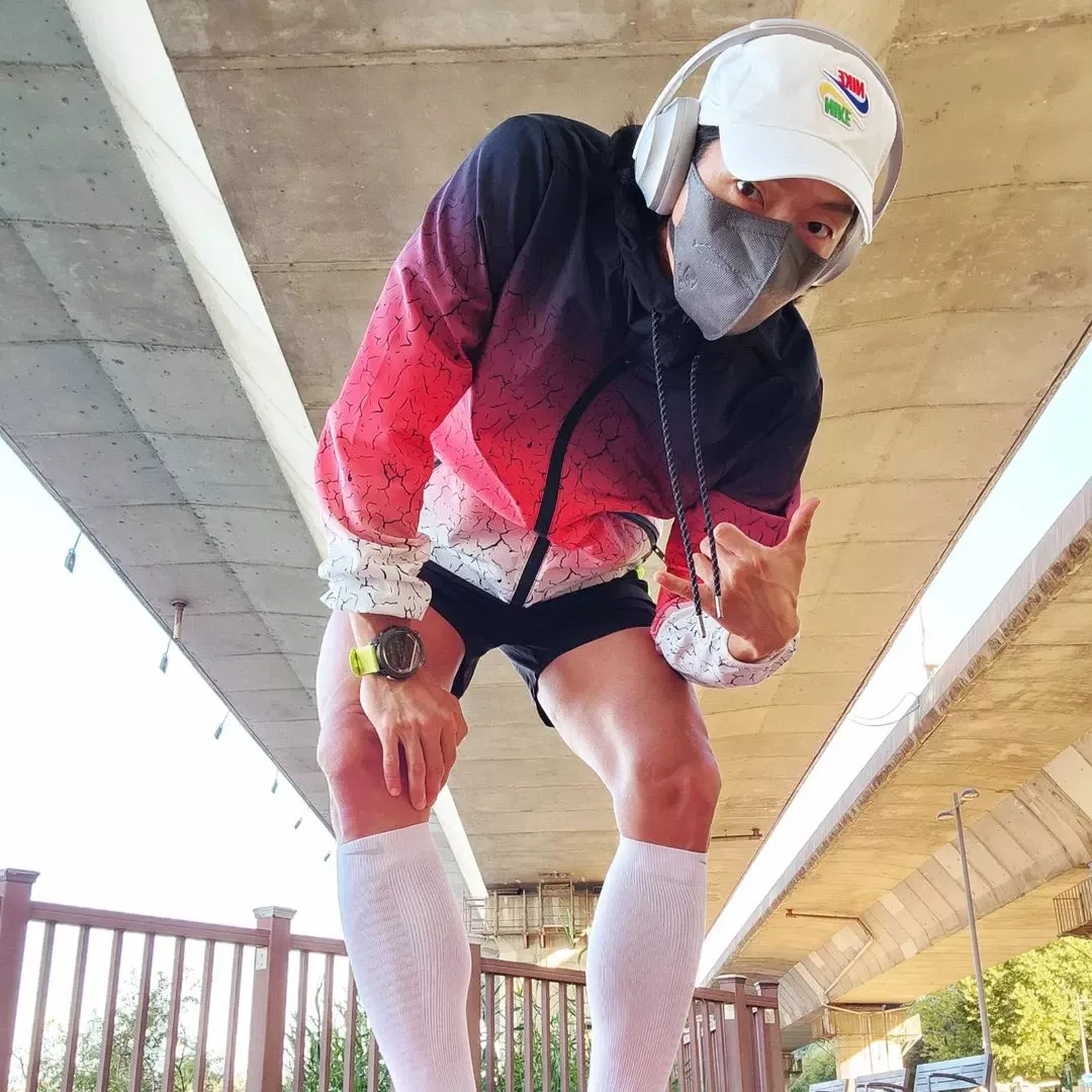 Behind-the-scenes cut of Lee Joongi