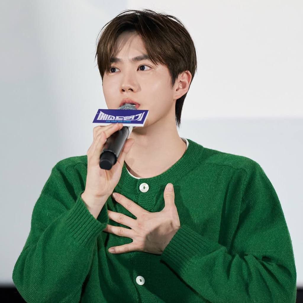 A moment captured by a fan of Suho