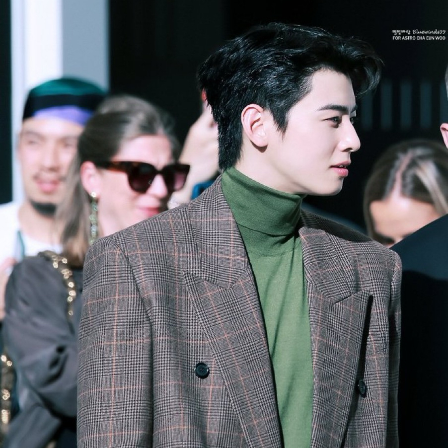 A moment captured by a fan of Cha Eunwoo