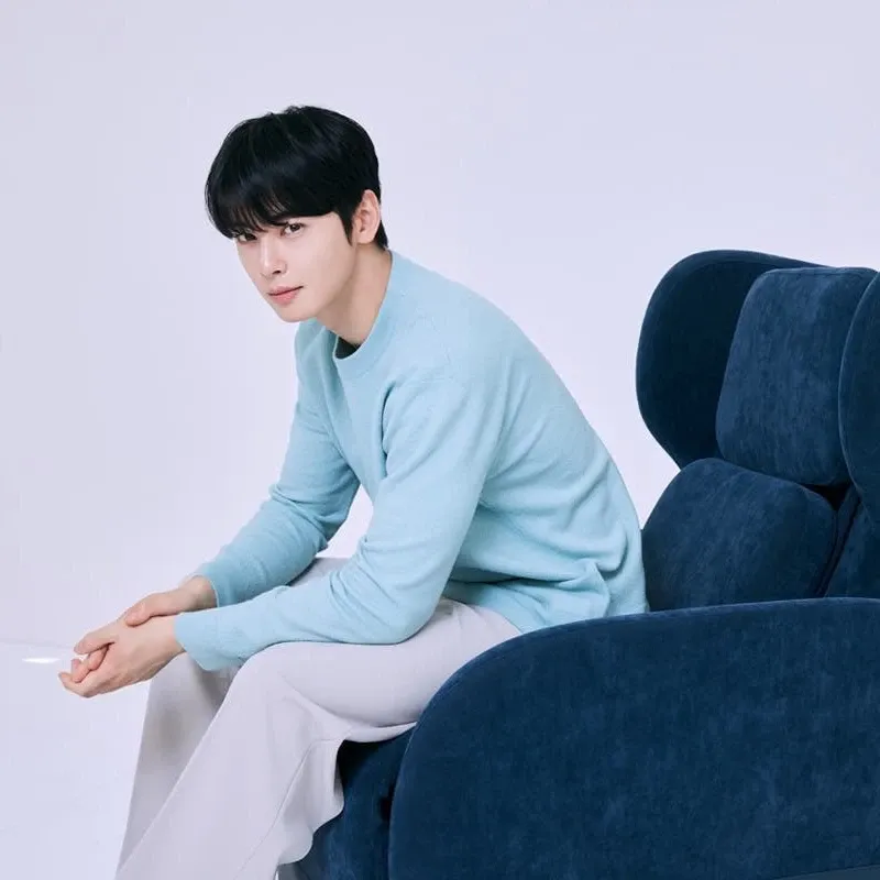 Latest photo of Cha Eunwoo