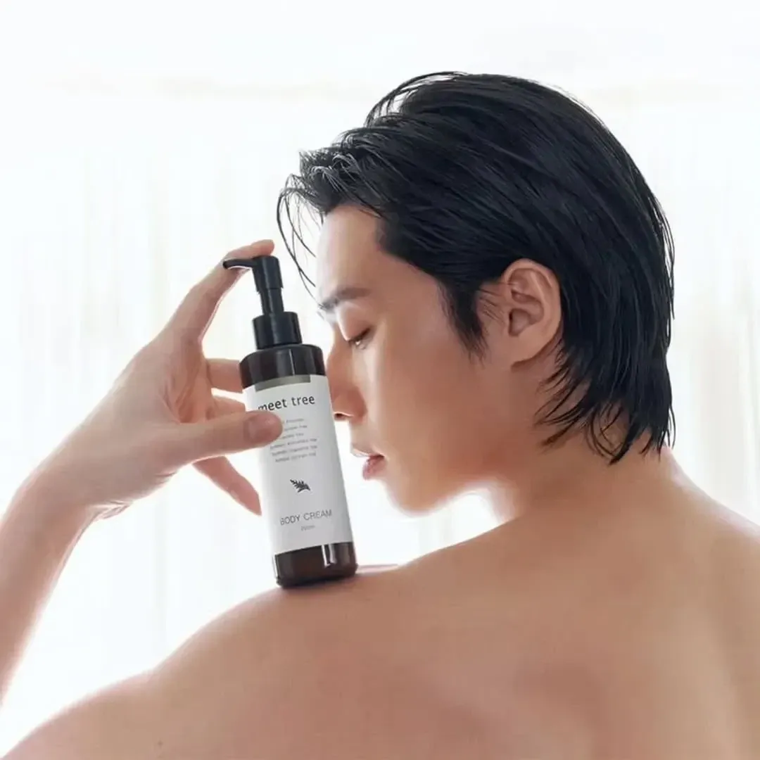 A moment captured by a fan of Park Seojoon