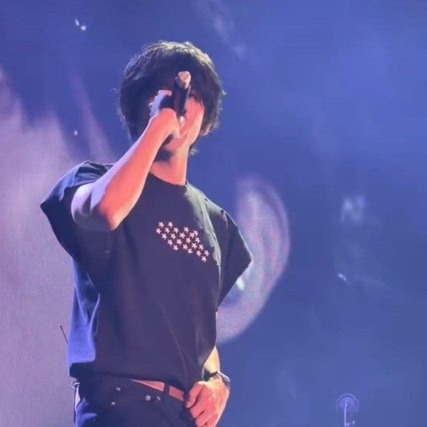 A moment captured by a fan of Lee Seungyoon
