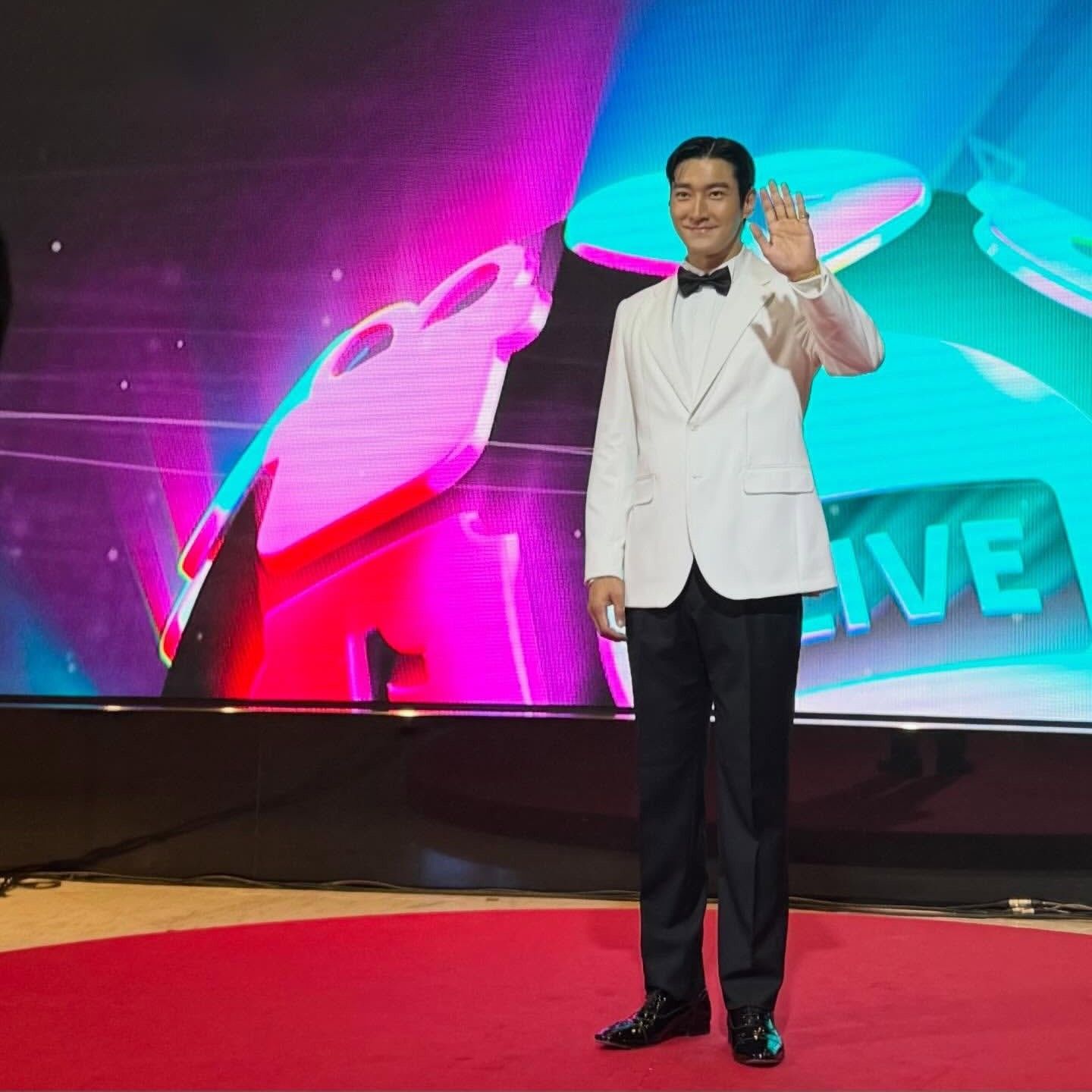 Latest photo of Choi Siwon