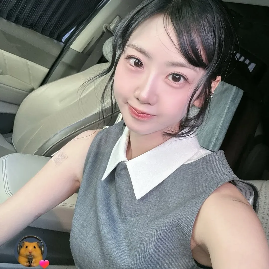 Behind-the-scenes cut of Kang Hyeyeon