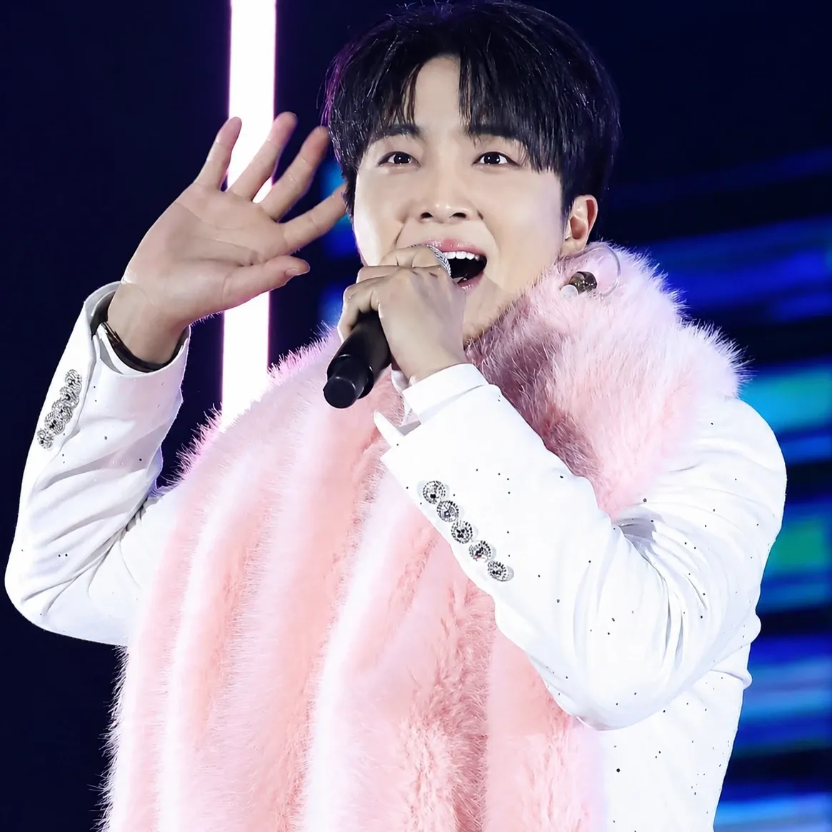 Behind-the-scenes cut of Hwang Yunsung