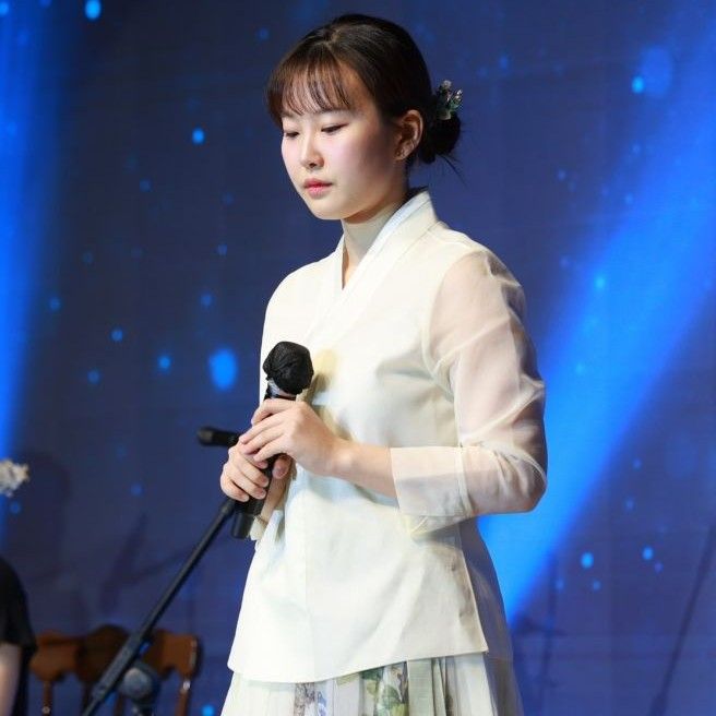 Behind-the-scenes cut of Hong Seongyun