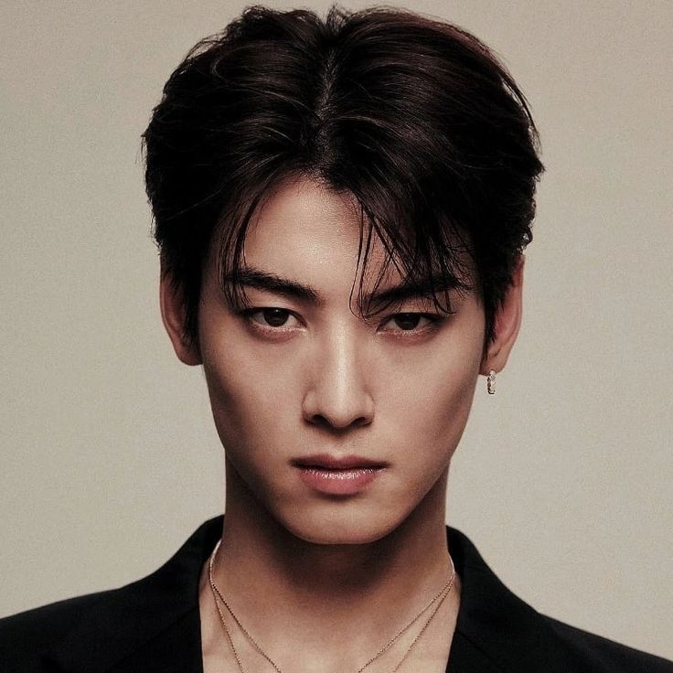 Behind-the-scenes cut of Cha Eunwoo