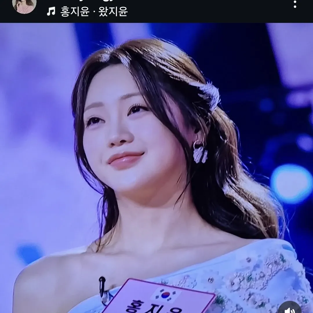 粉丝拍下的洪智允瞬间