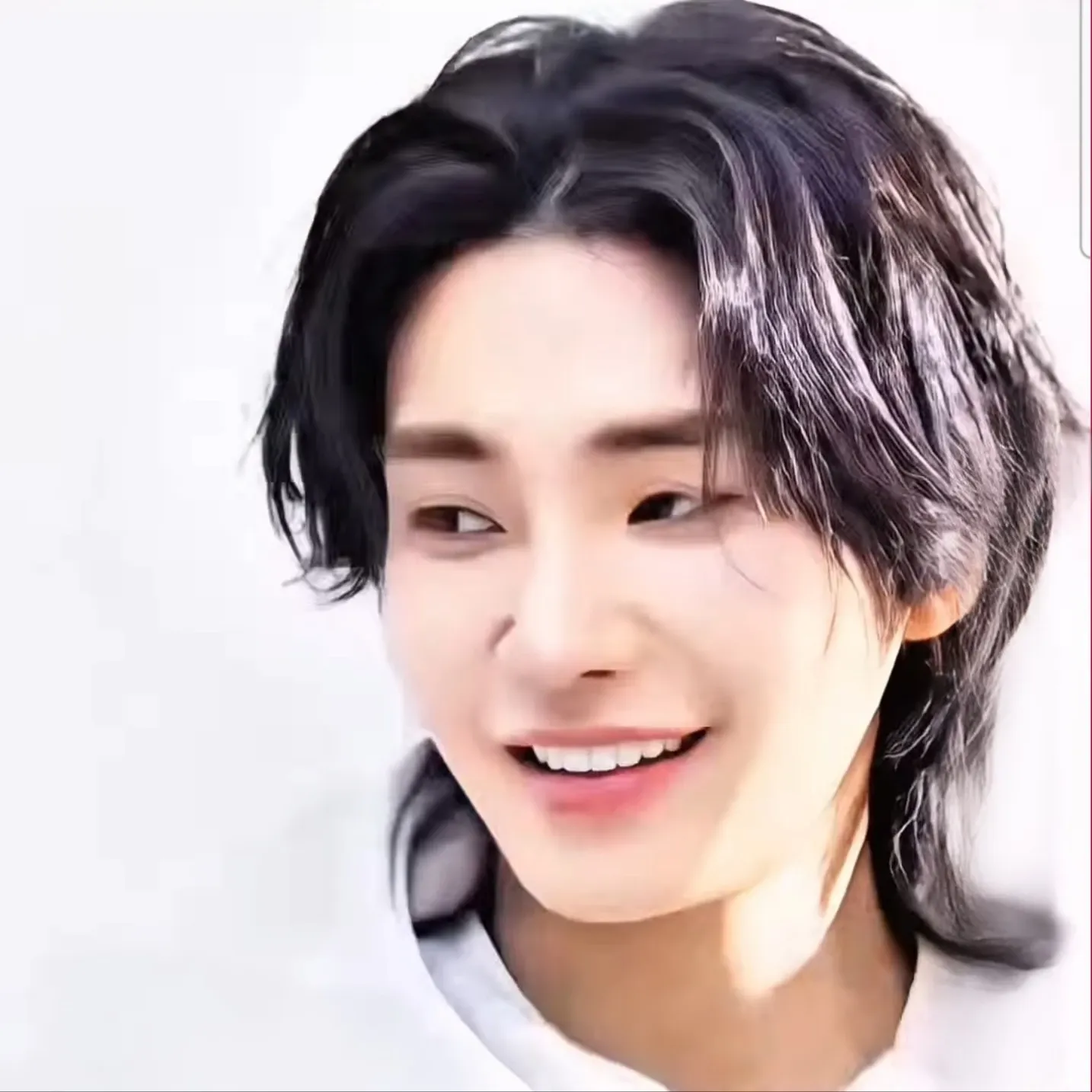 Behind-the-scenes cut of Kim Jaeyoung
