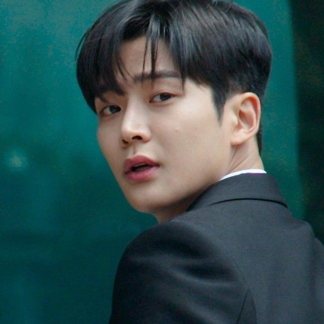 Momen yang diabadikan oleh penggemar Rowoon