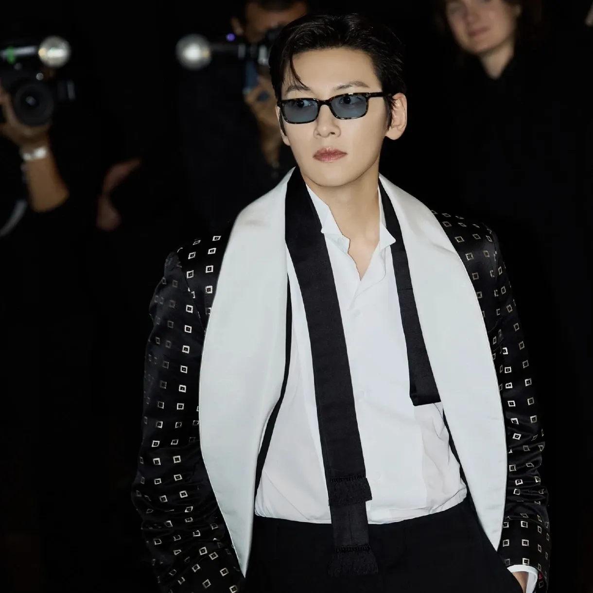 Behind-the-scenes cut of Ji Changwook