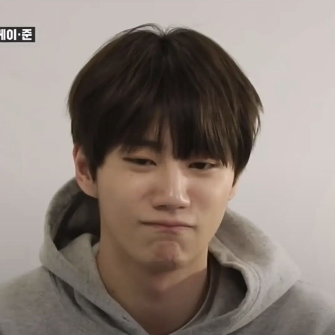 Behind-the-scenes cut of Lee Junyoung