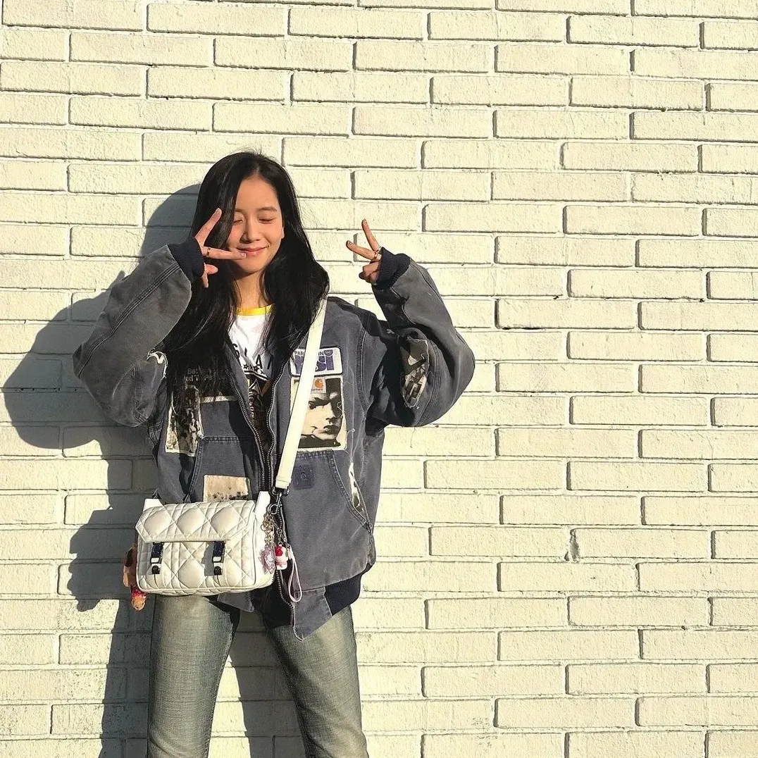 Recent activity shot of Jisoo (1995)