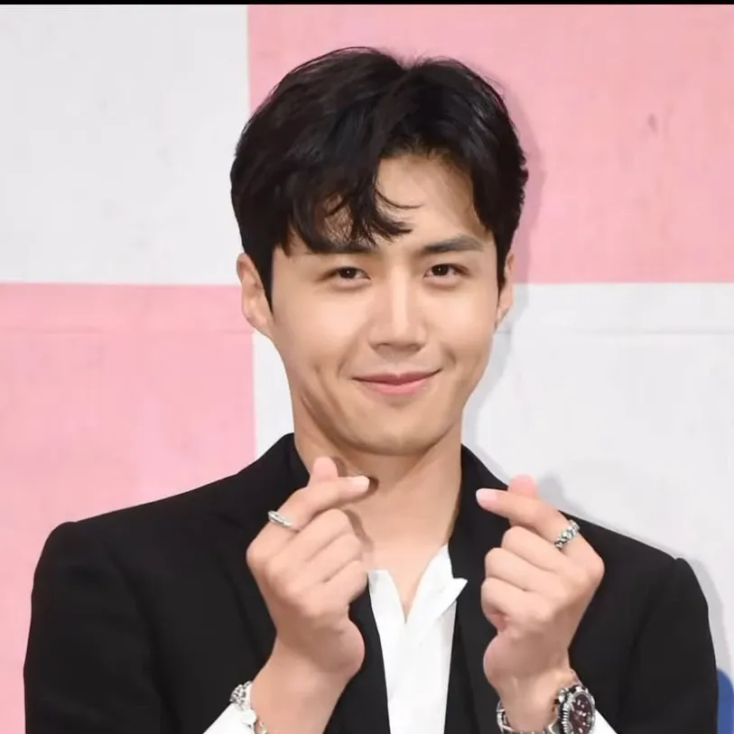 金宣虎的最新照片