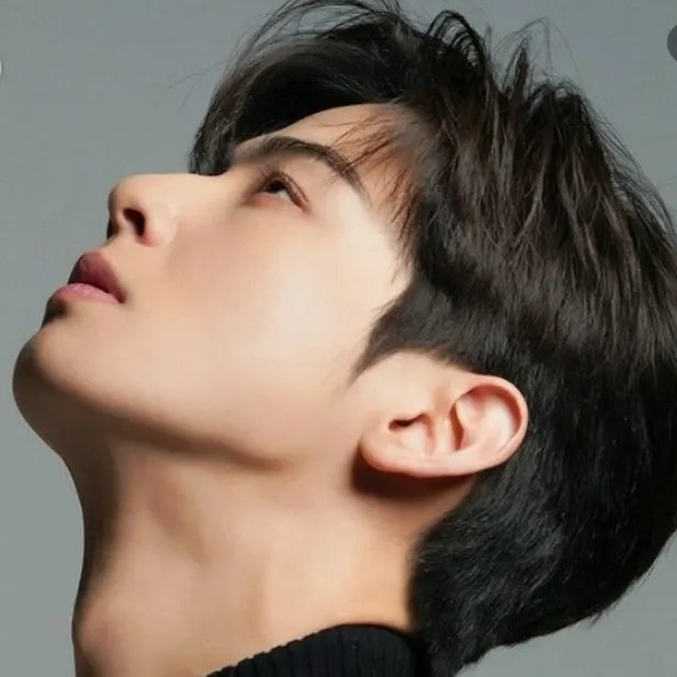 Recent activity shot of Cha Eunwoo