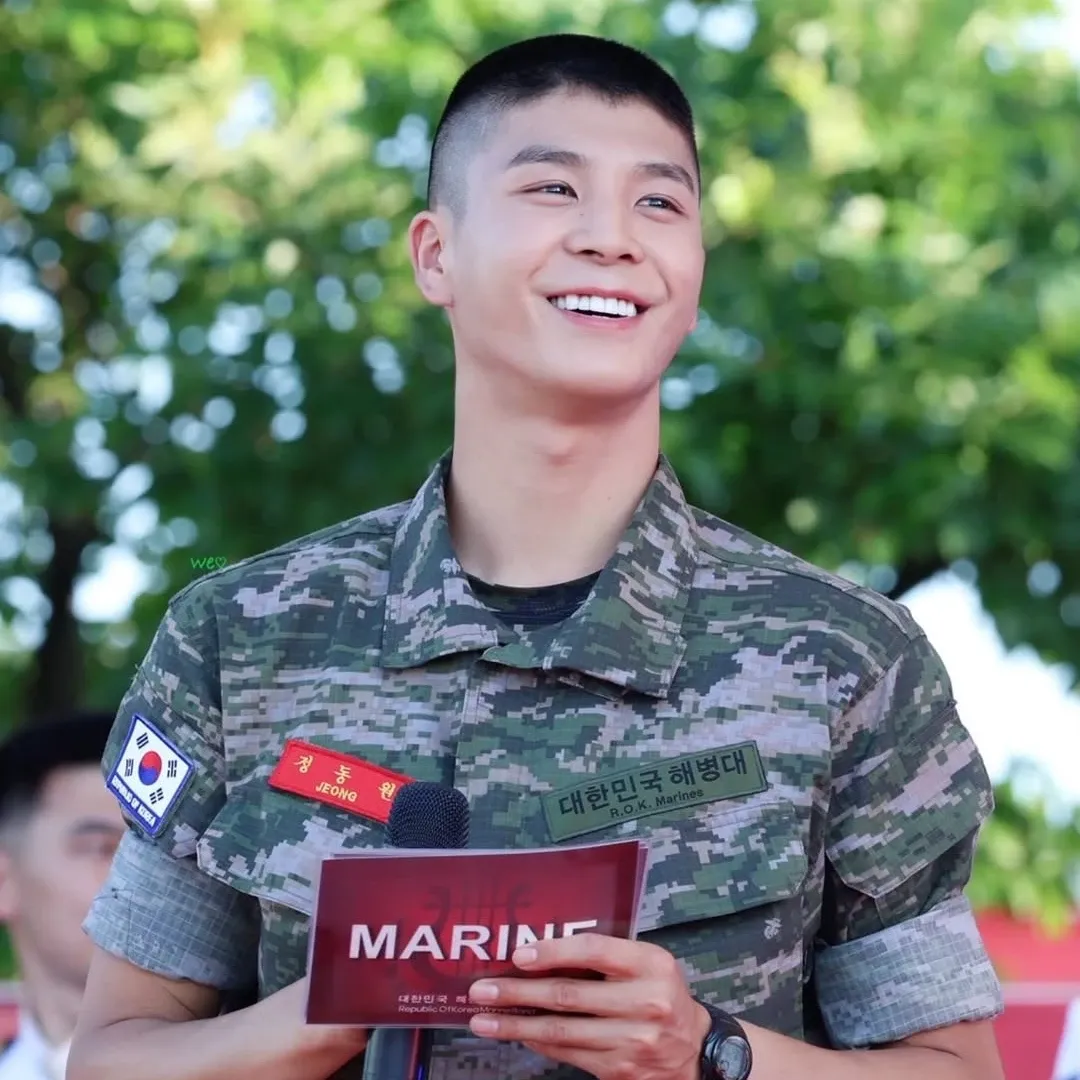 Behind-the-scenes cut of Jeong Dongwon