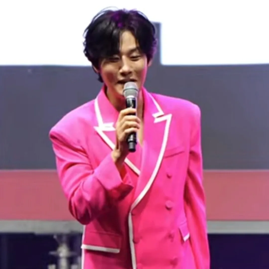 Behind-the-scenes cut of Kang Moonkyung