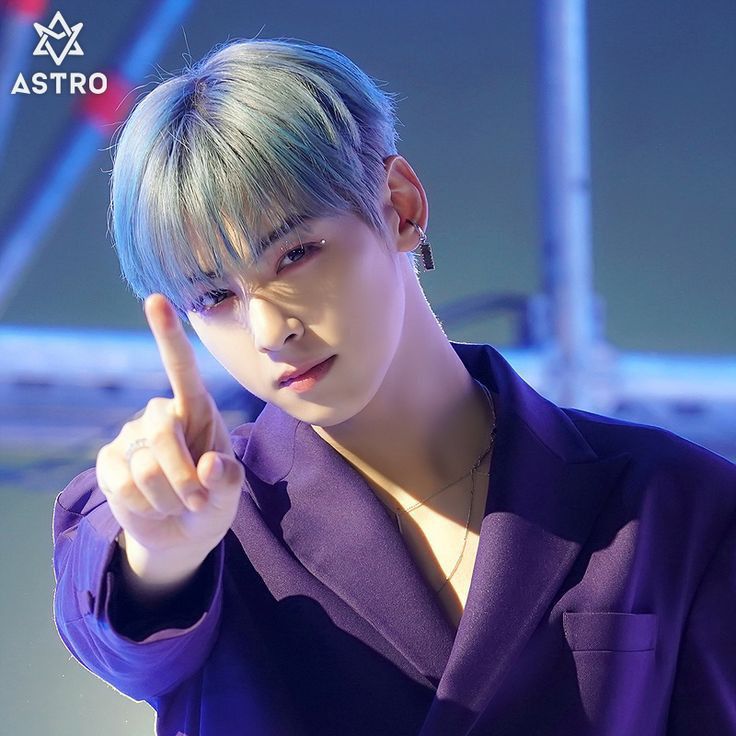 Recent activity shot of Cha Eunwoo