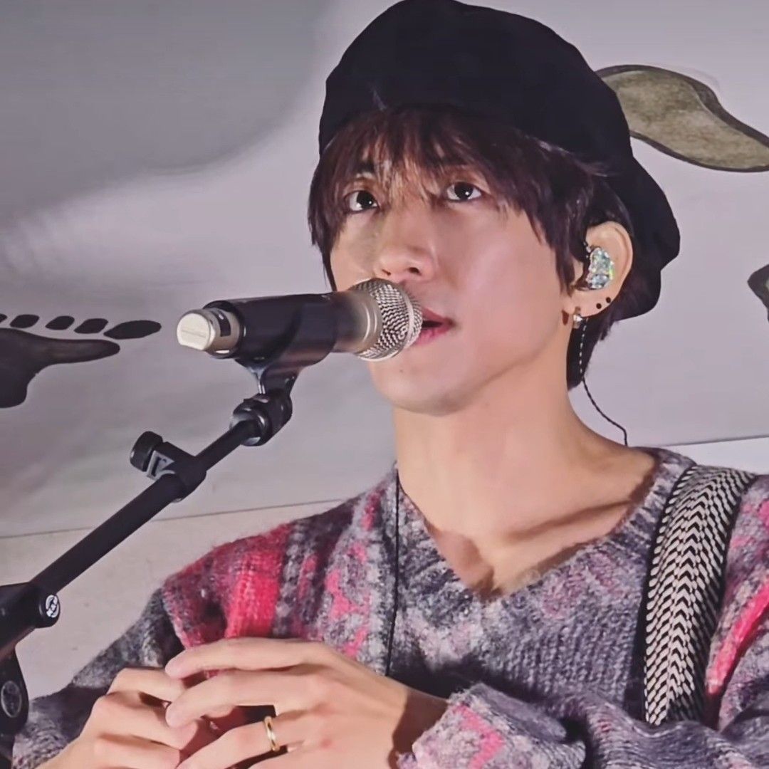 Recent activity shot of Lee Seungyoon