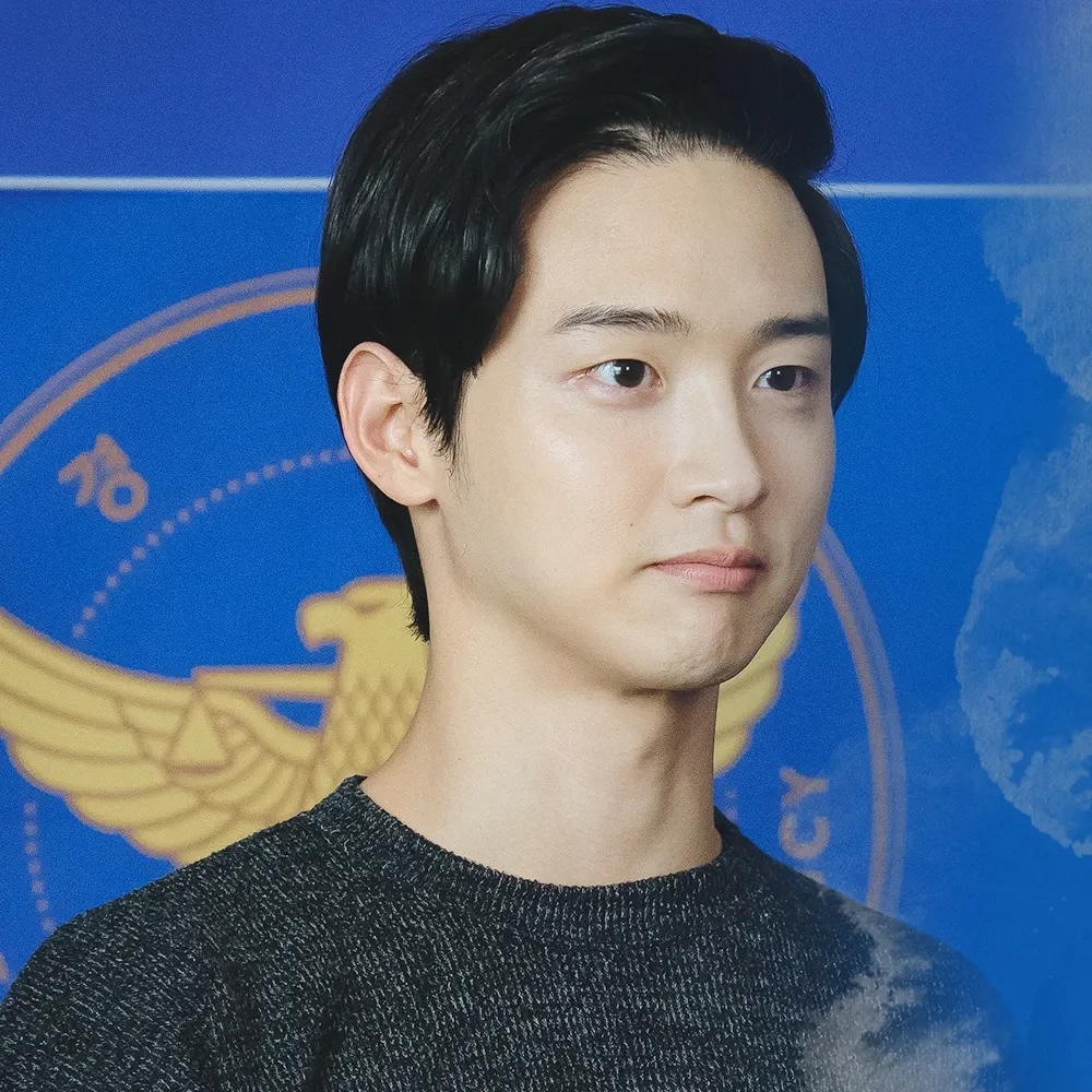Behind-the-scenes cut of Jang Dongyoon