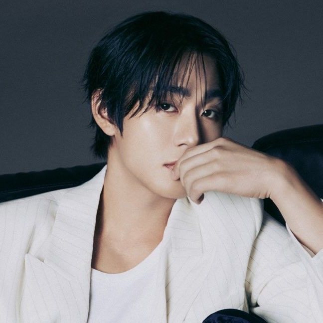 Behind-the-scenes cut of Ahn Hyoseop