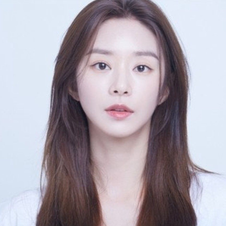 Behind-the-scenes cut of Lee Joobeen